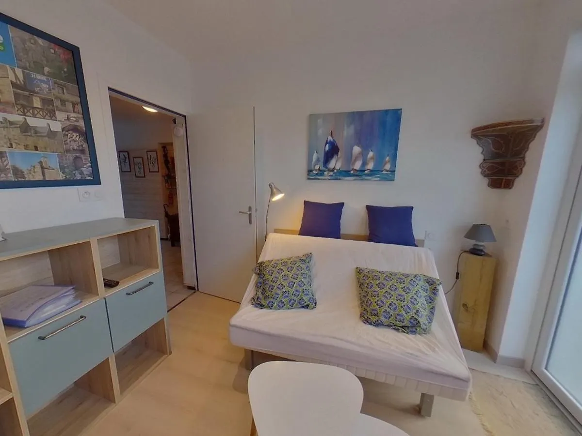 Studio Renove A Port-Louis, Proche Plage Et Centre, Jardin Commun, 2 Couchages, Wifi Inclus - Fr-1-349-143